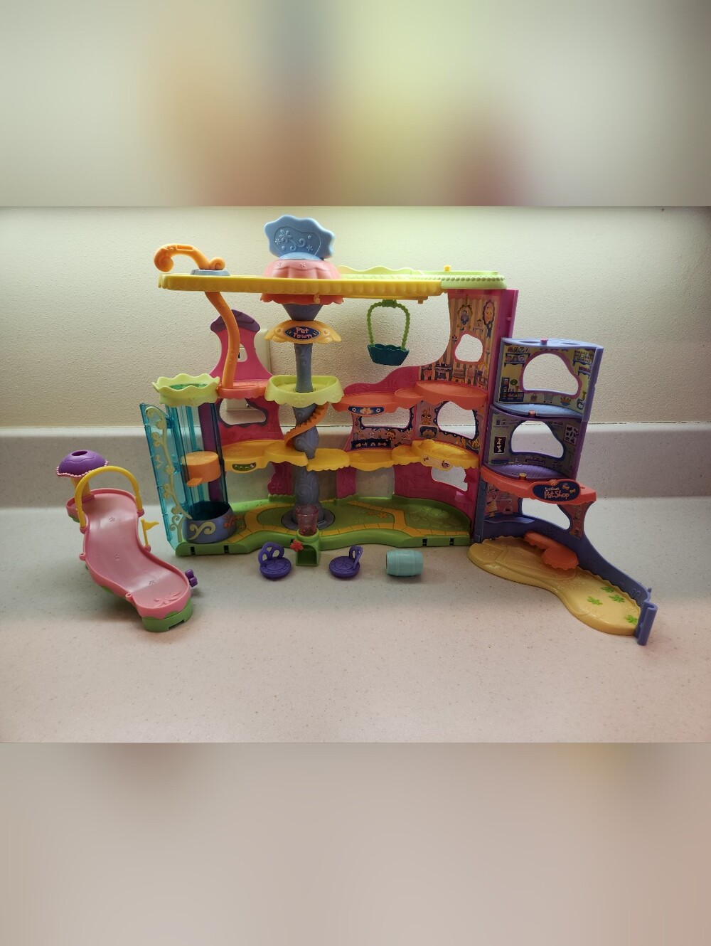 Vintage Lps Littlest Pet Shop Round And Round Pet Town playset 2007